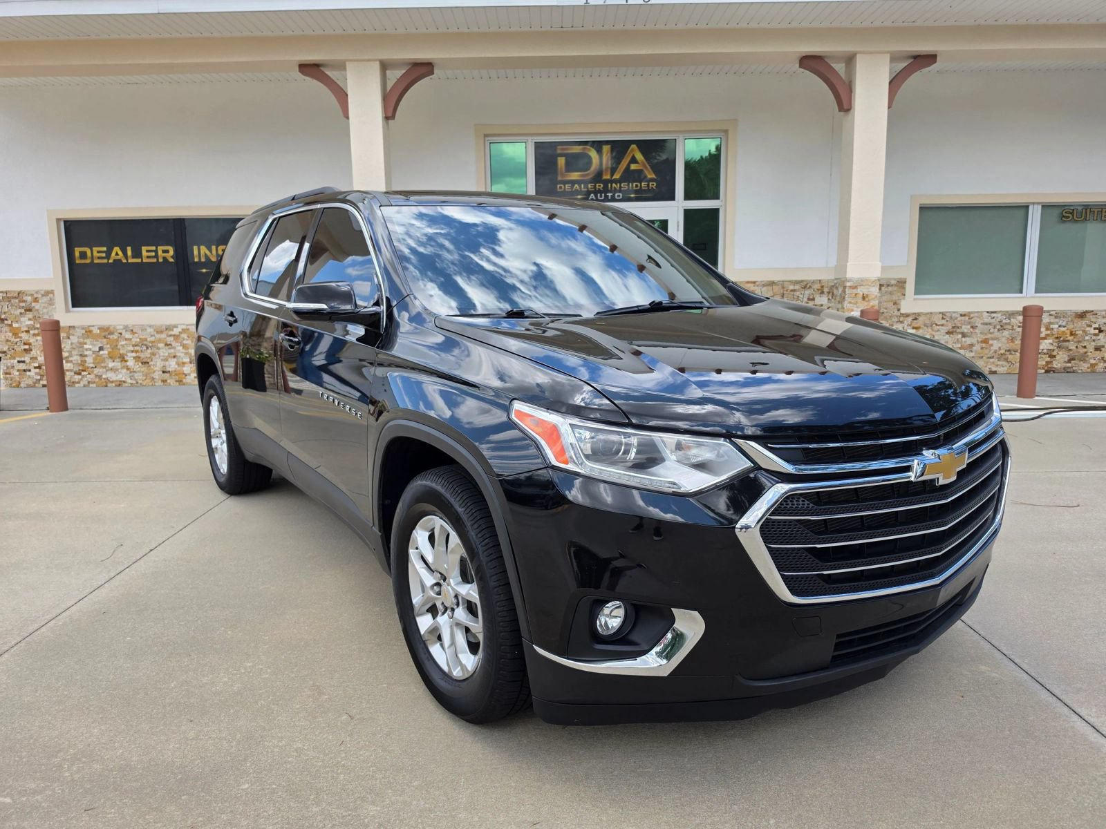 Used 2020 Chevrolet Traverse LT
