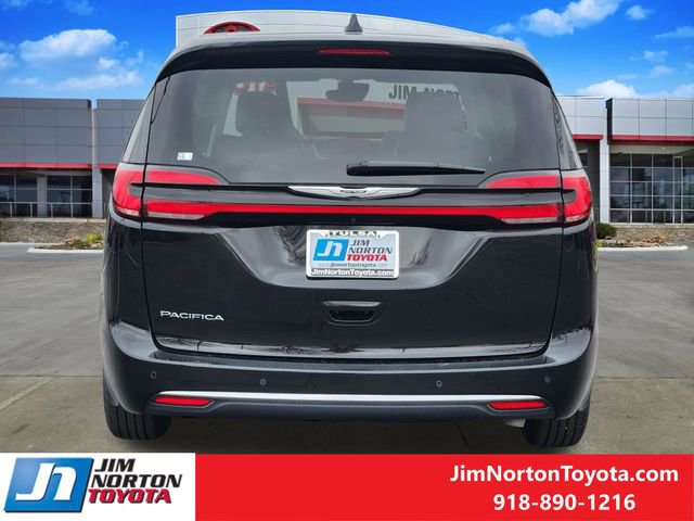 Used 2024 Chrysler Pacifica Touring-L image 6