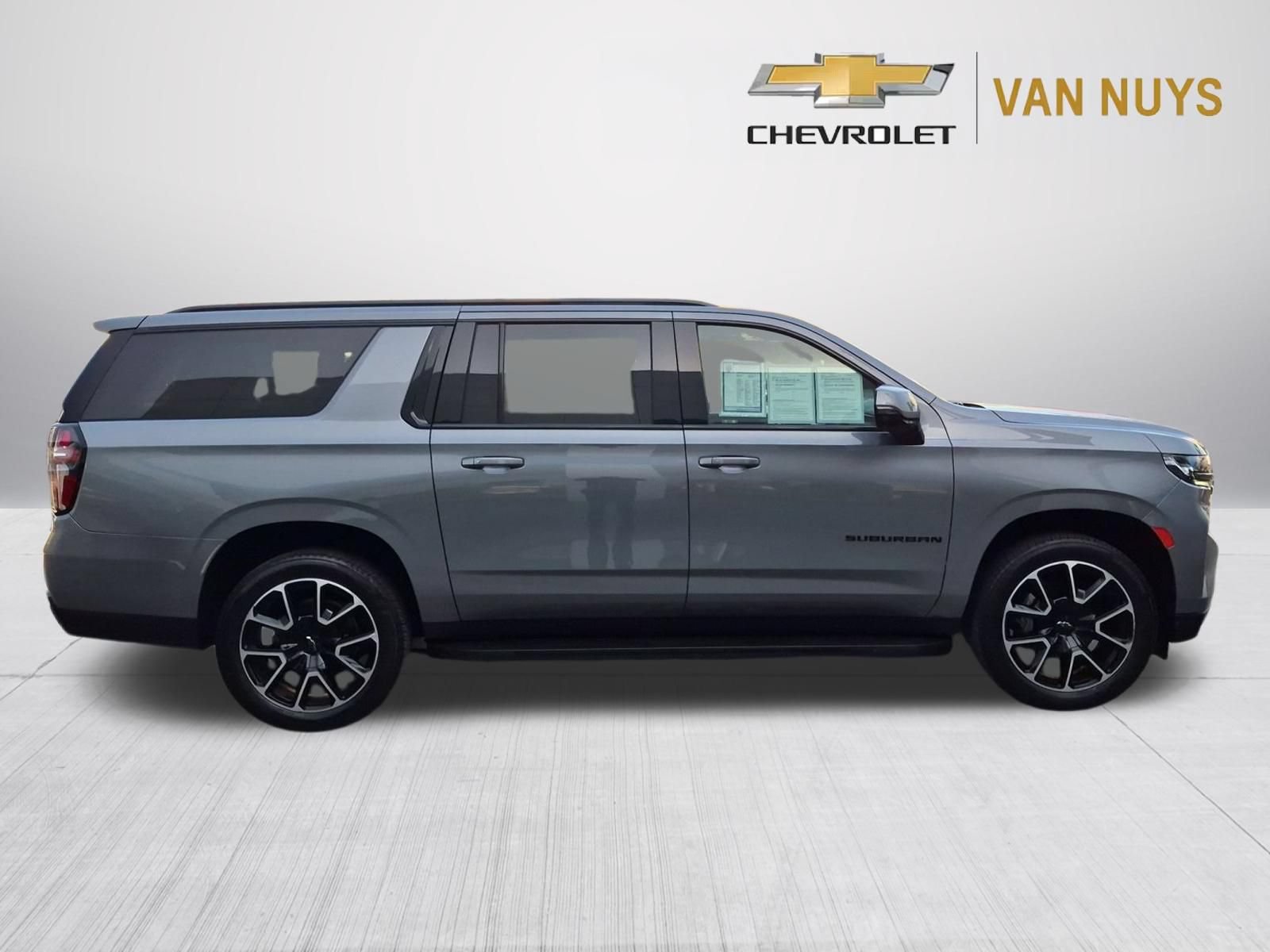 Used 2021 Chevrolet Suburban RST w/ Luxury Package RWD image 4