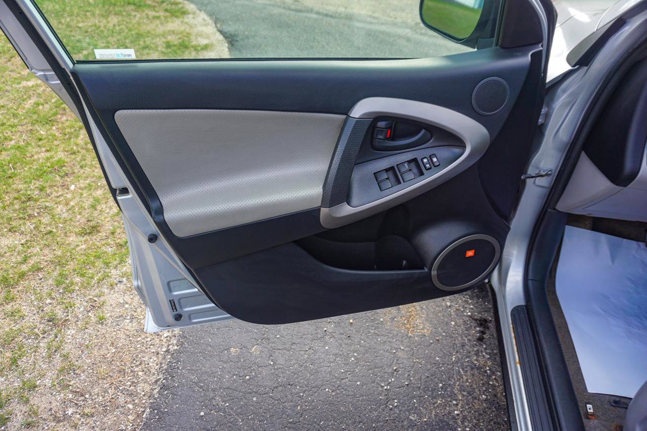 Used 2008 Toyota RAV4 Limited image 29