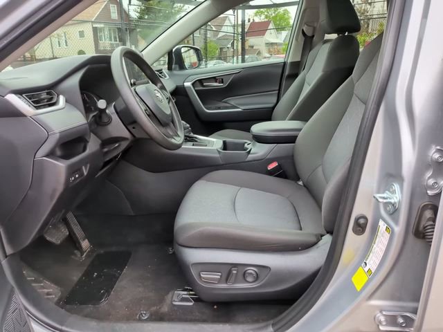 Used 2025 Toyota RAV4 XLE FWD image 17