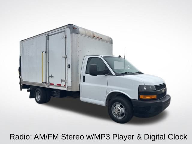 Used 2018 Chevrolet Express 3500 w/ Driver Convenience Package image 12