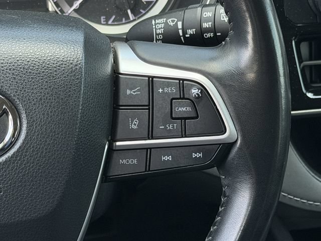 Used 2023 Toyota Highlander XLE FWD image 13