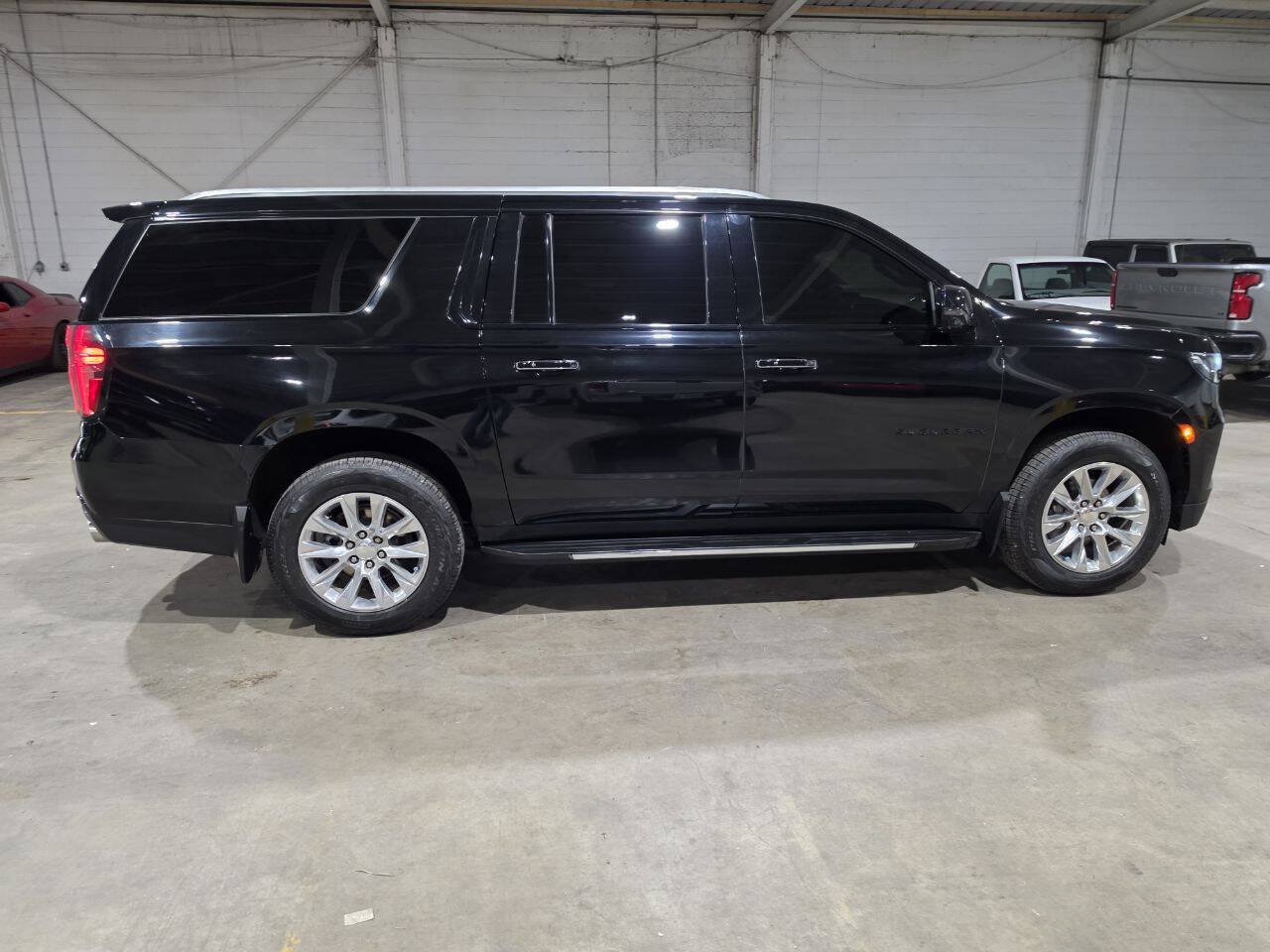 Used 2023 Chevrolet Suburban Premier AWD/4WD image 17