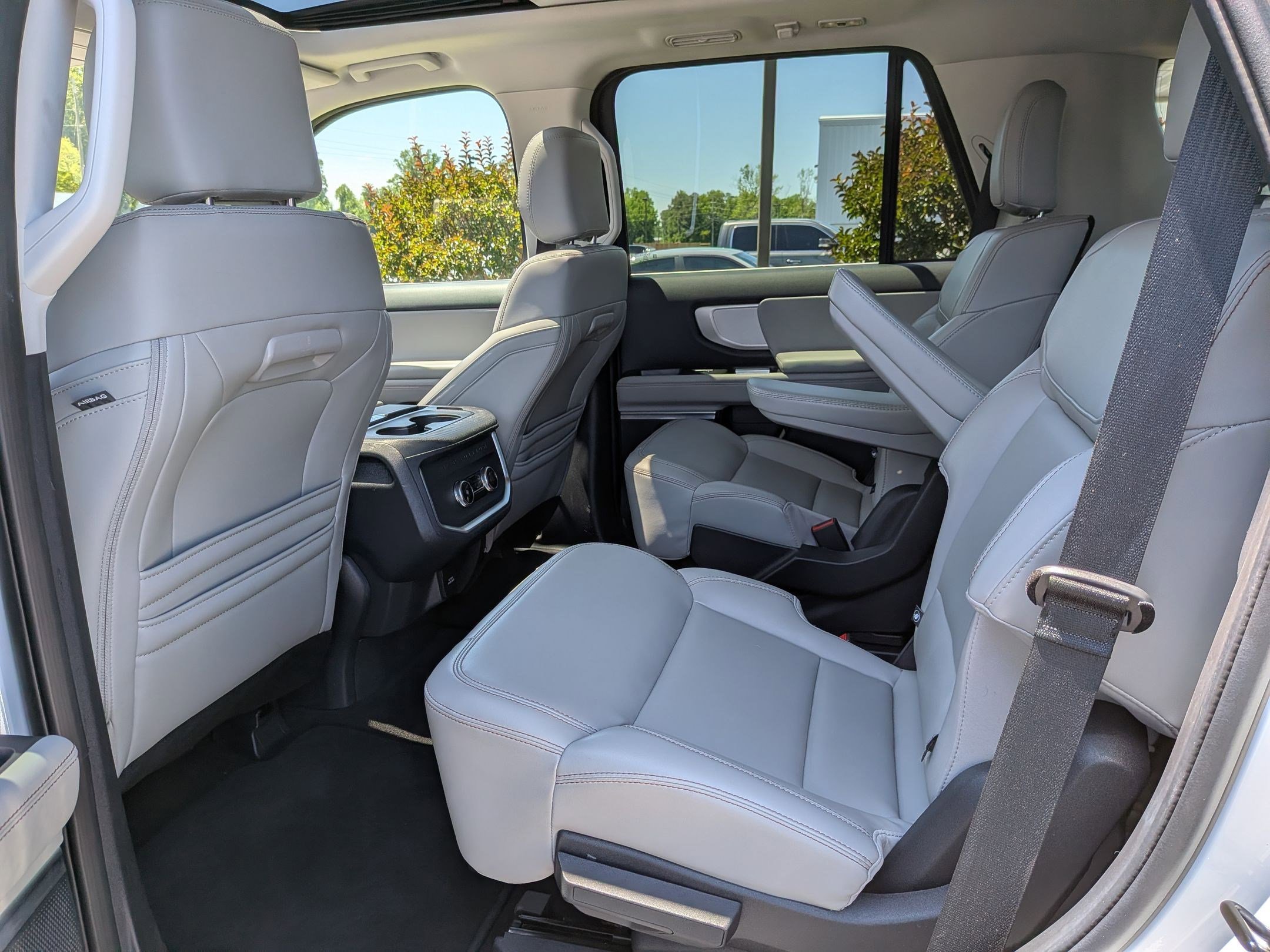 Used 2025 Ford Expedition Active AWD/4WD image 17