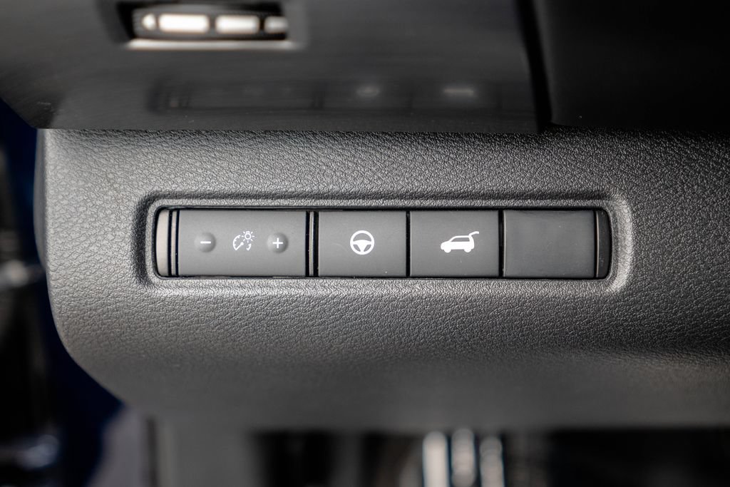 Used 2023 Nissan Pathfinder SL FWD image 21
