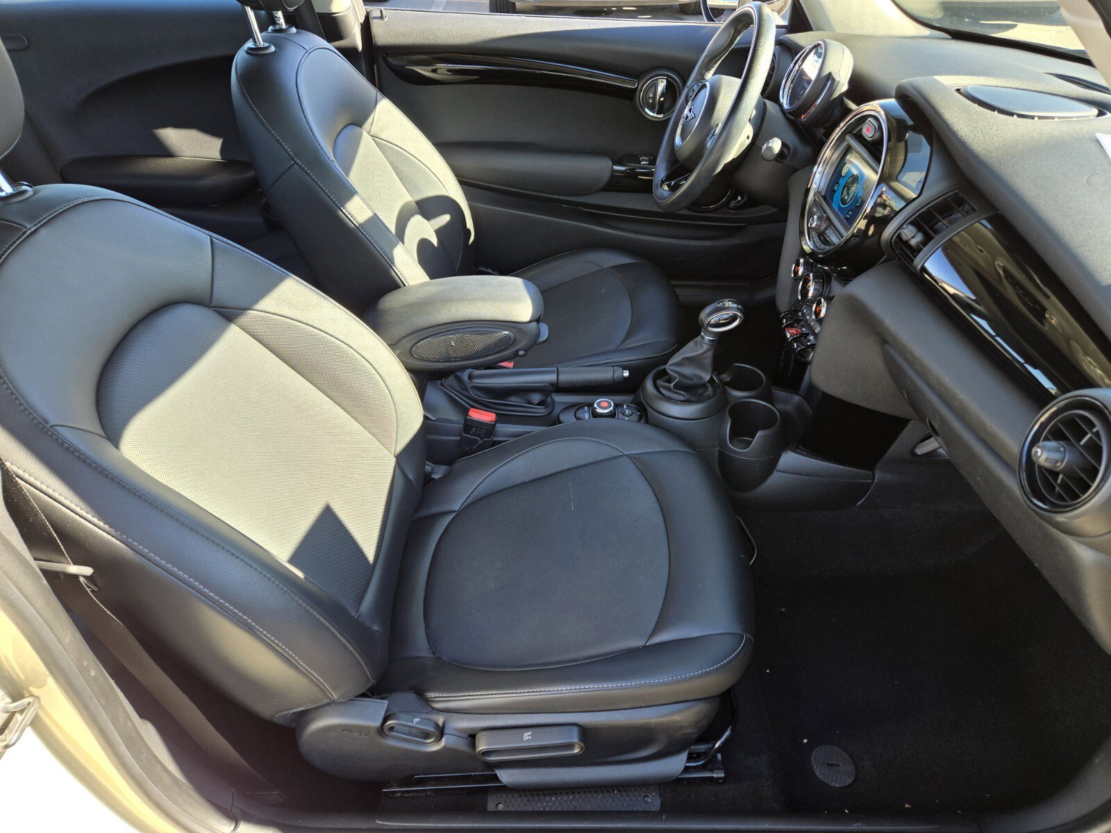 Used 2019 MINI Cooper 2-Door Hardtop image 16