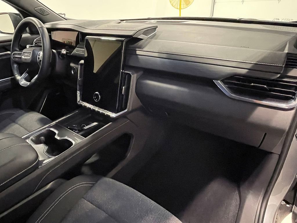 Used 2025 GMC Acadia Elevation image 29