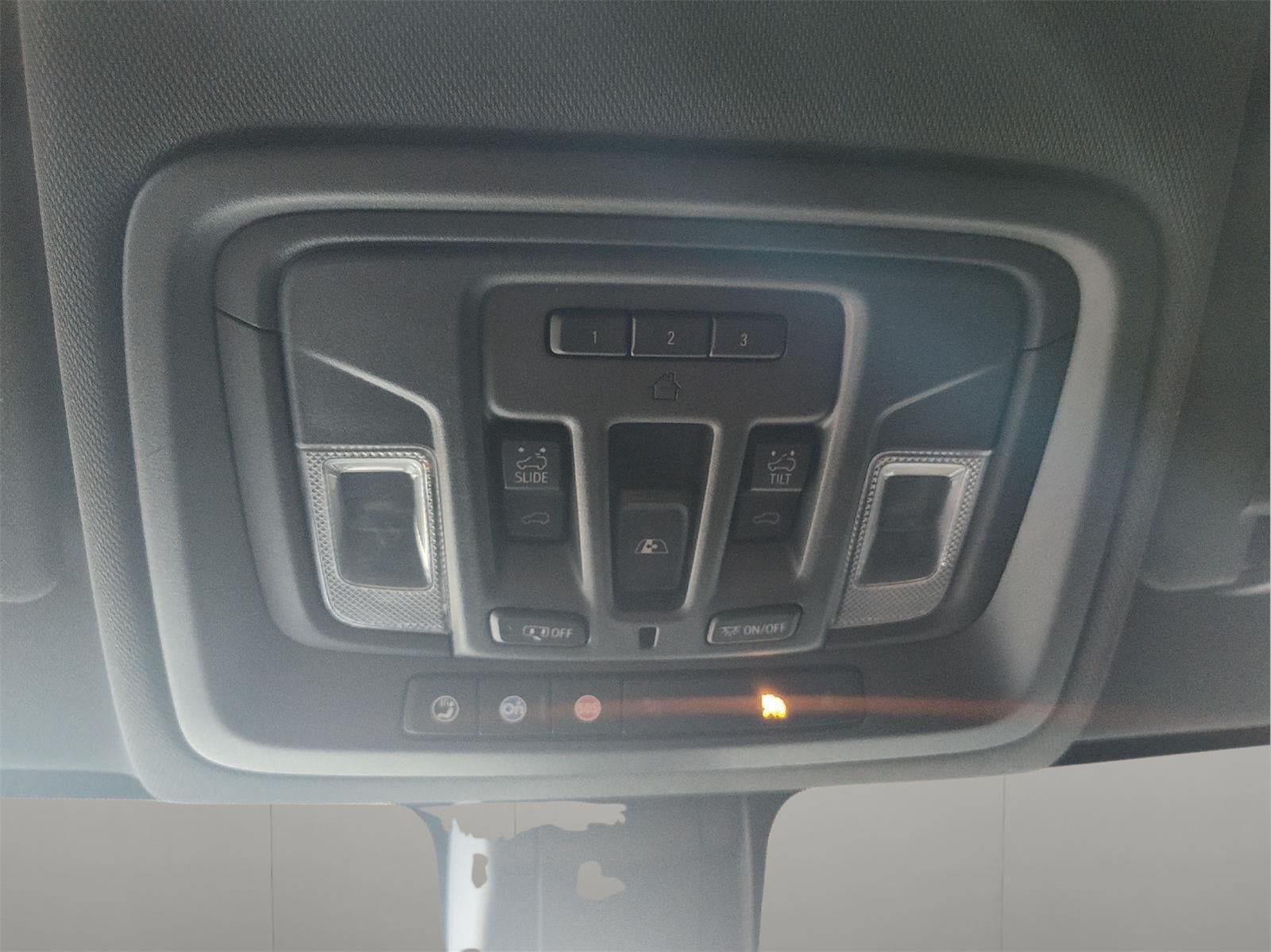 Used 2019 Chevrolet Silverado 1500 High Country w/ Technology Package AWD/4WD image 19
