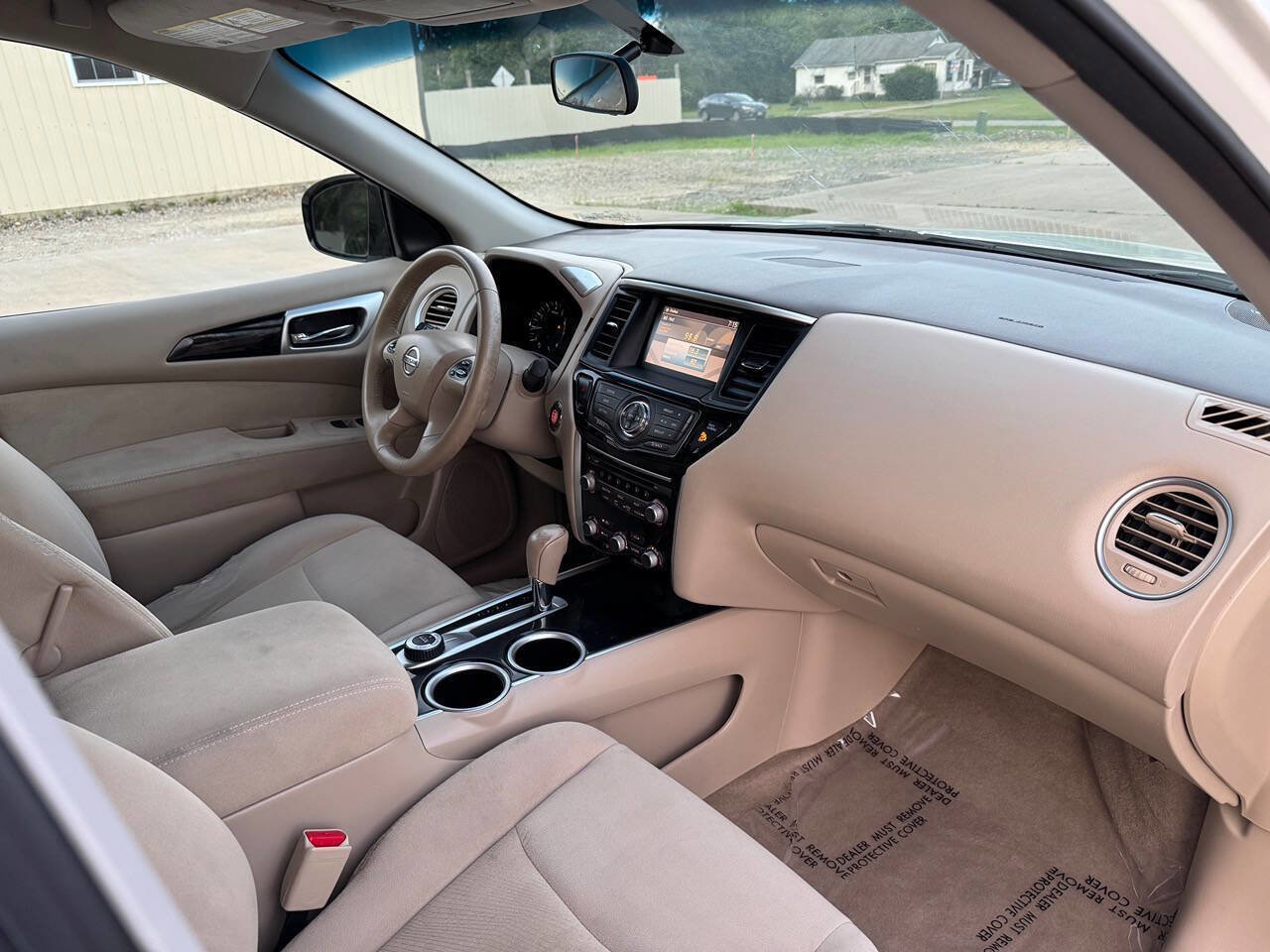 Used 2014 Nissan Pathfinder SV image 19