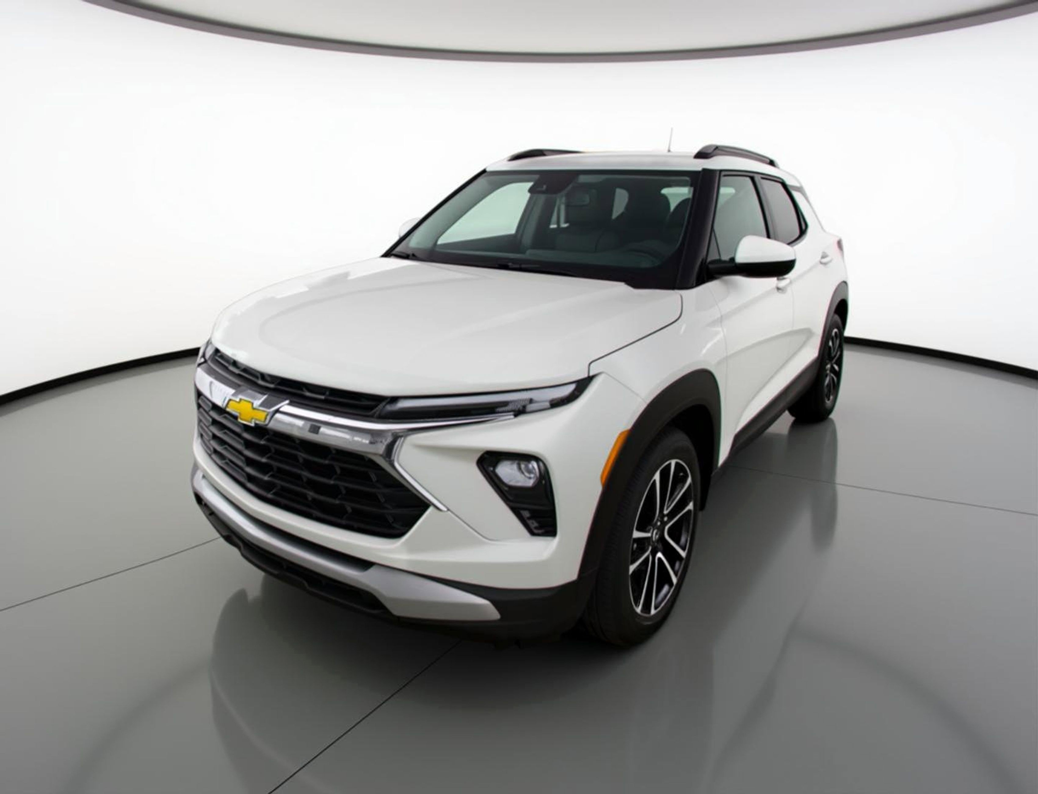 Used 2025 Chevrolet TrailBlazer LT FWD image 3