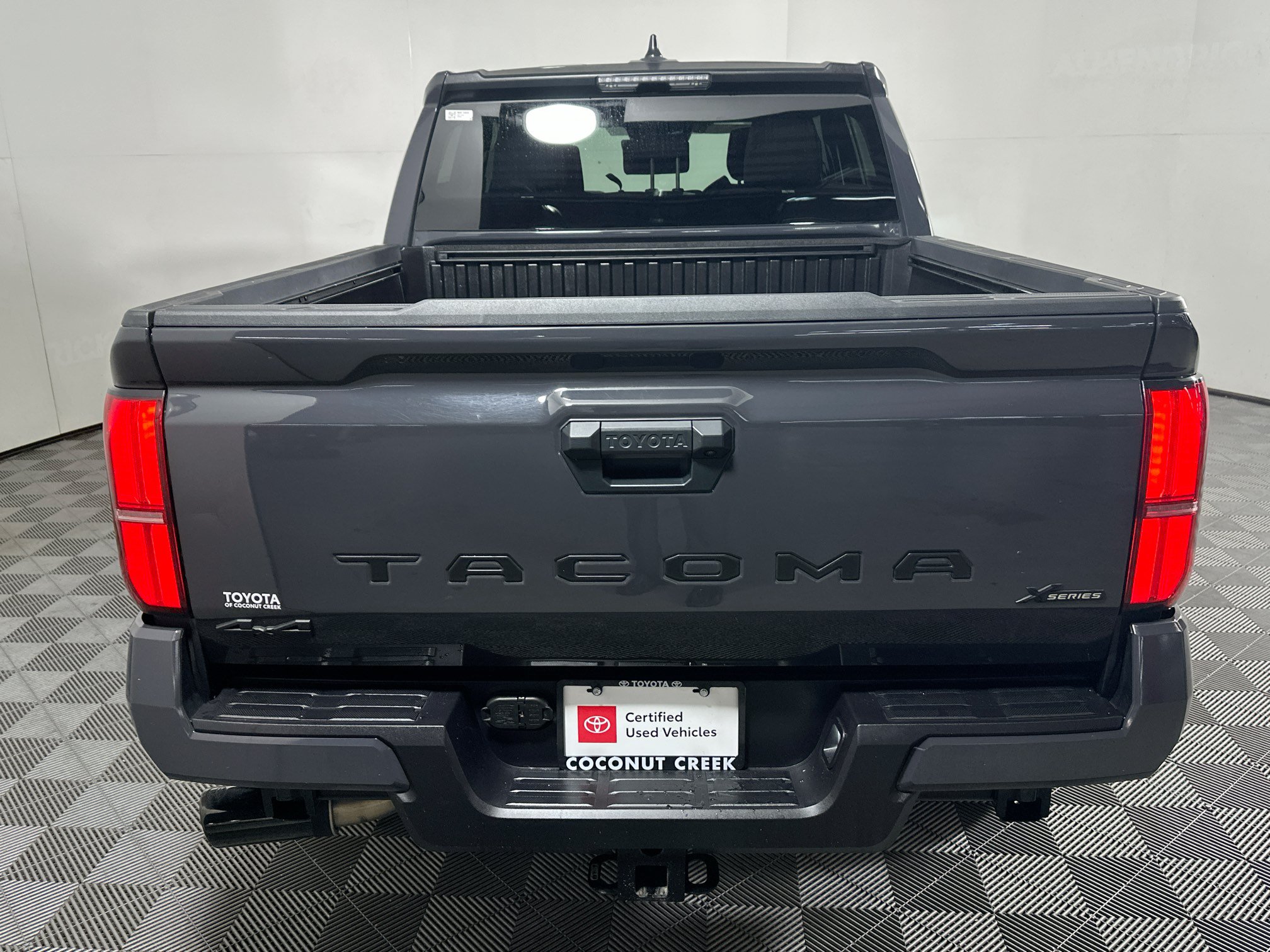 Used 2026 Toyota Tacoma SR5 AWD/4WD image 4