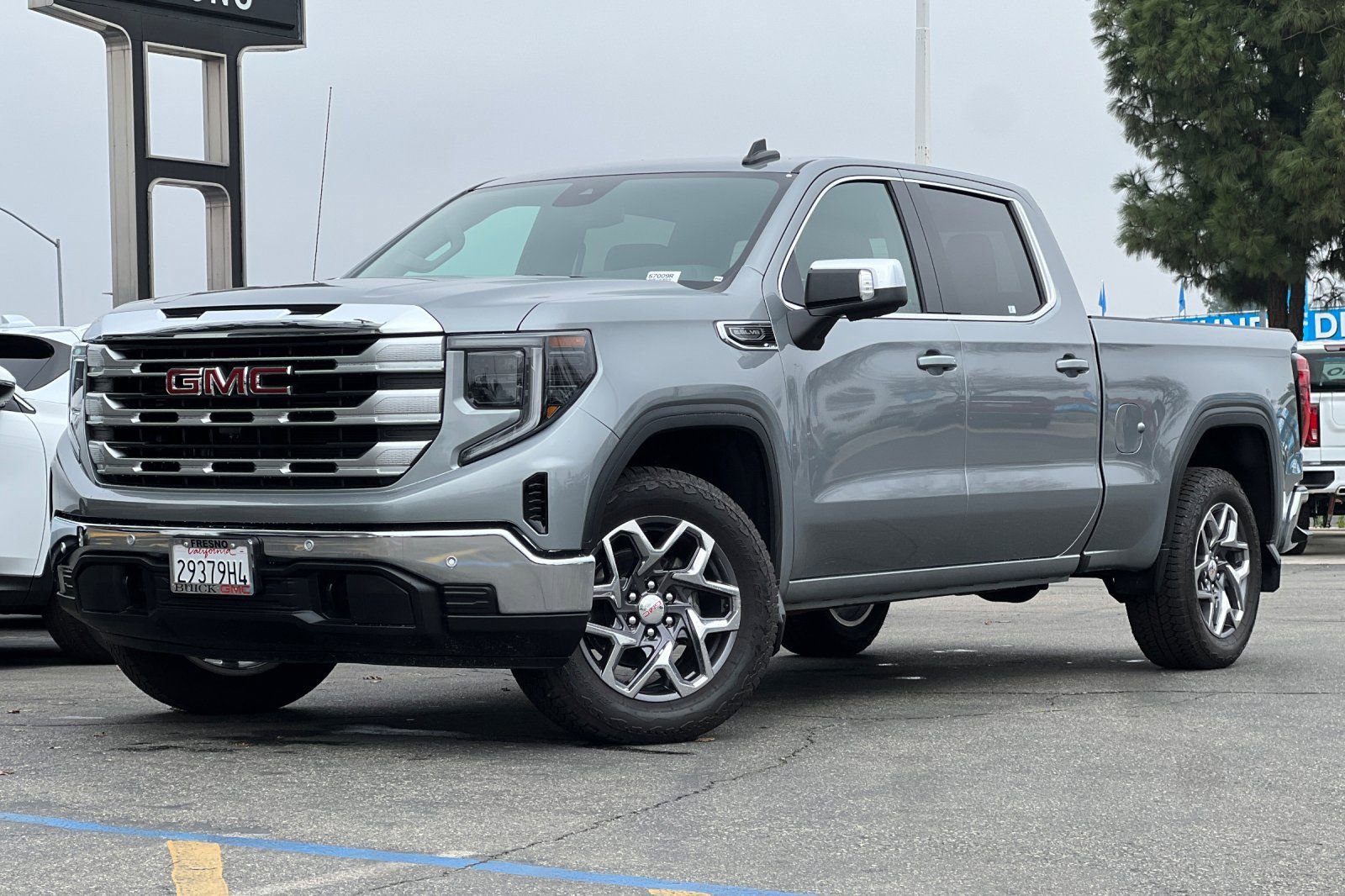 Used 2025 GMC Sierra 1500 SLE image 8
