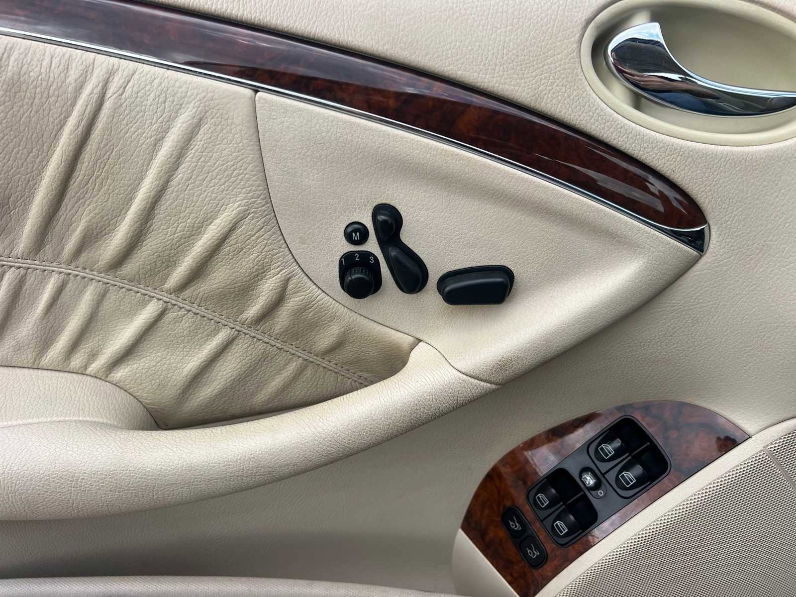 Used 2009 Mercedes-Benz CLK 550 Base image 23