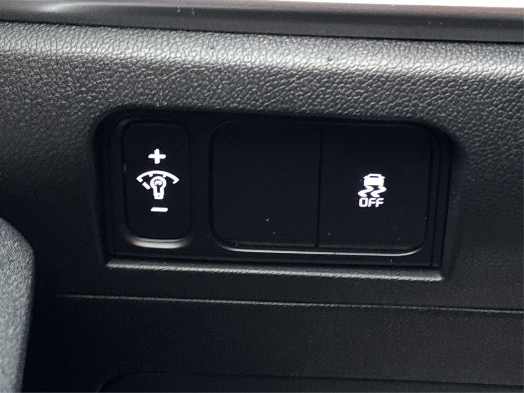 Certified 2025 Kia Sorento LX image 31