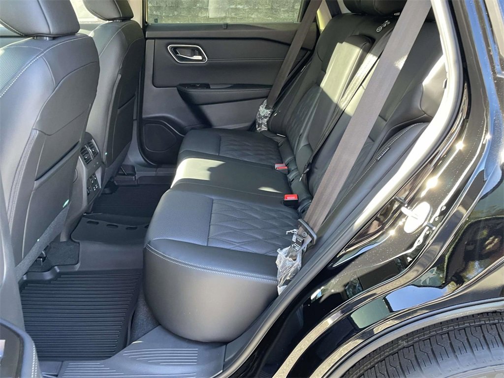 New 2026 Nissan Rogue Platinum image 8