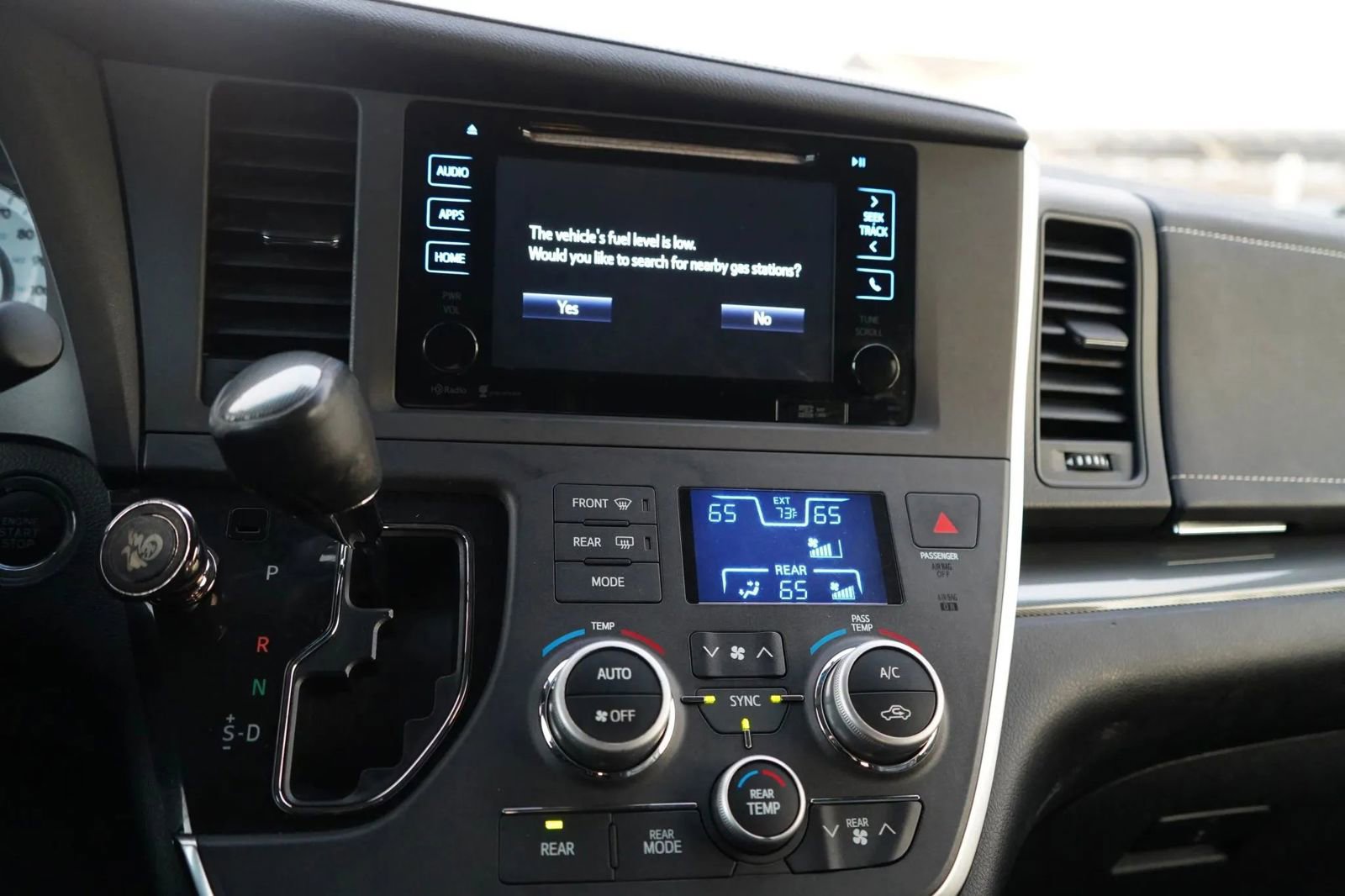 Used 2015 Toyota Sienna SE Premium image 12