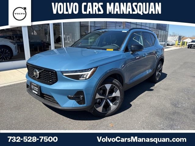 Certified 2025 Volvo XC40 B5 Plus image 1