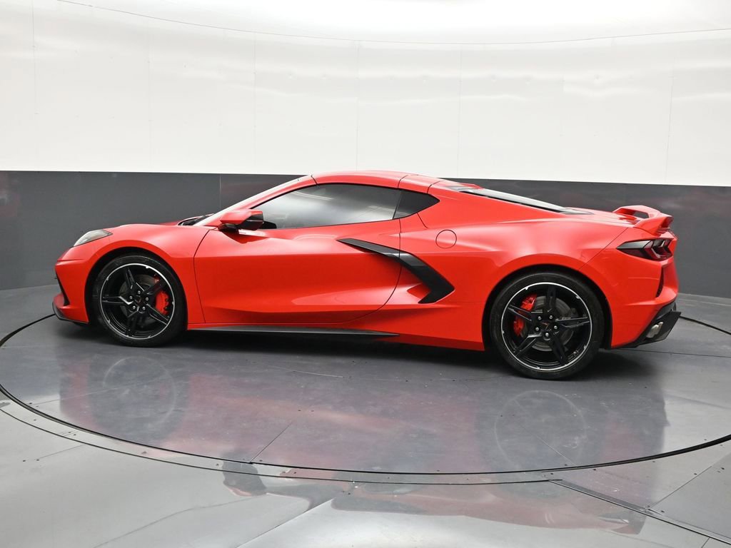 Used 2021 Chevrolet Corvette Stingray Premium Cpe w/ Z51 Performance Package RWD image 2