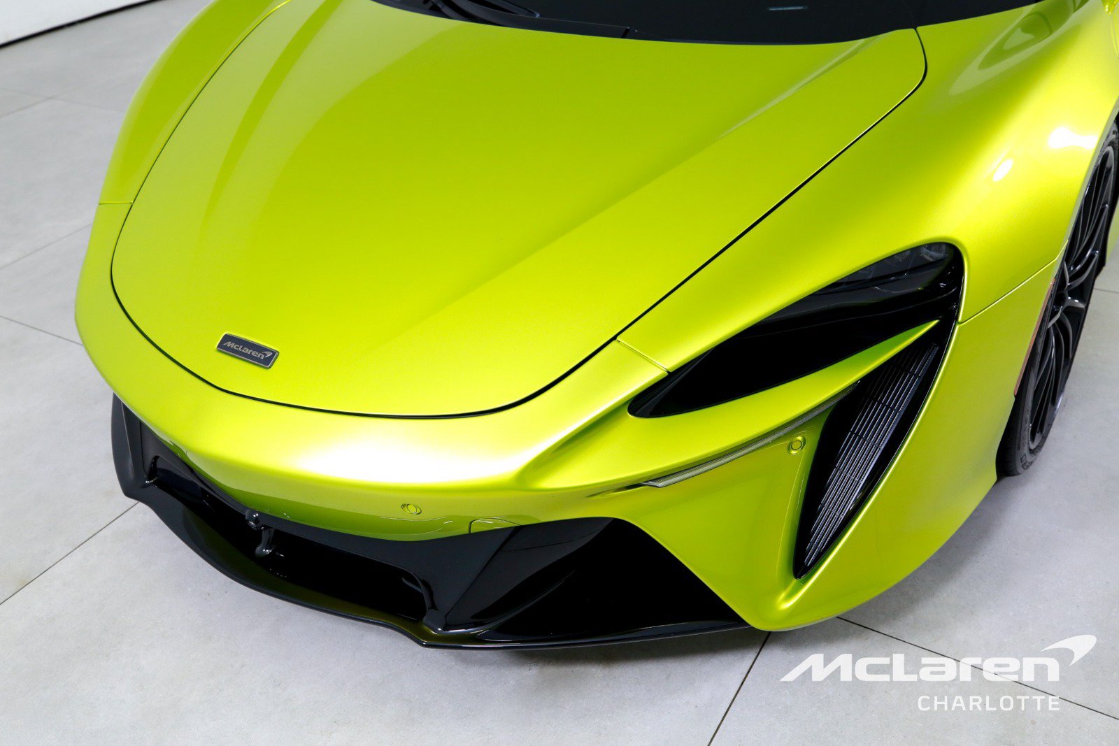 Used 2025 McLaren Artura Spider RWD image 27