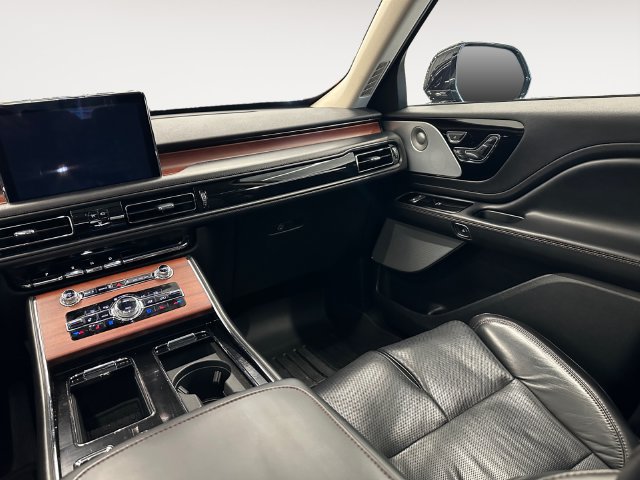 Used 2021 Lincoln Aviator Reserve w/ Equipment Group 208A AWD/4WD image 11