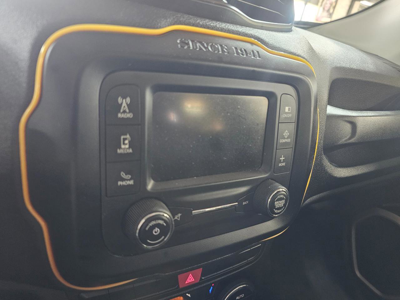 Used 2015 Jeep Renegade Latitude w/ Popular Equipment Group AWD/4WD image 35