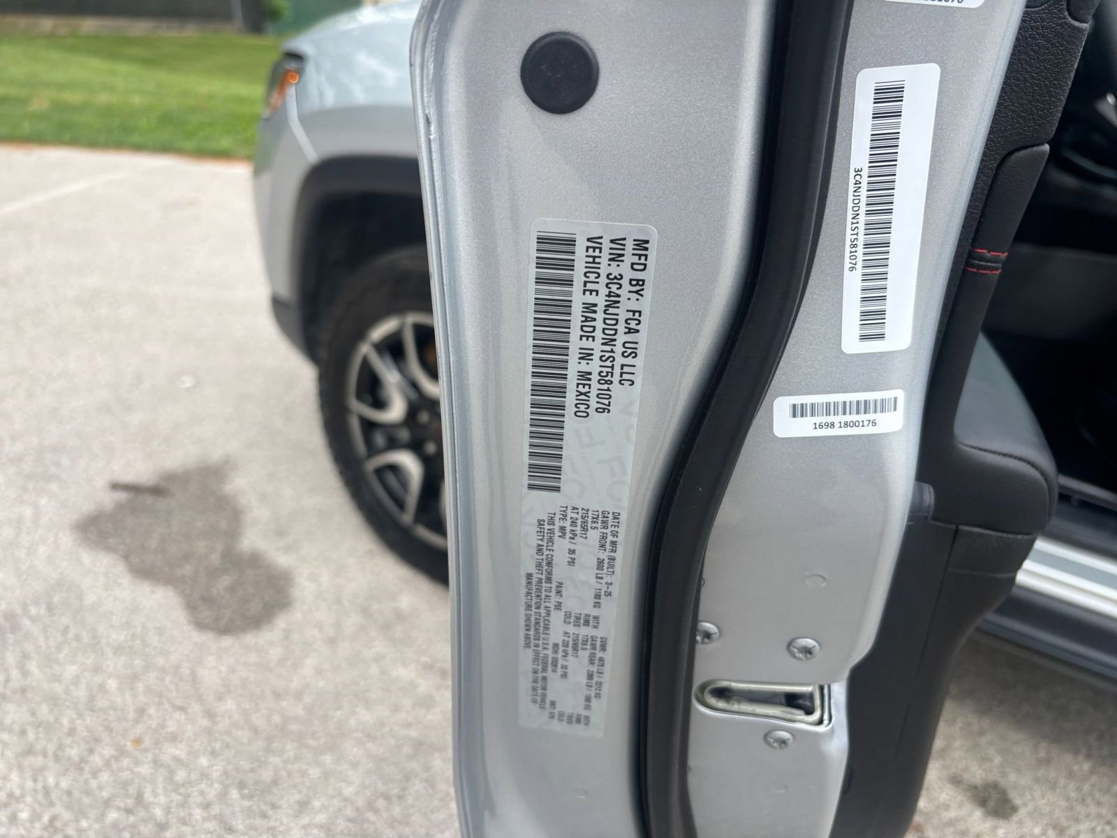 Used 2025 Jeep Compass Trailhawk image 27