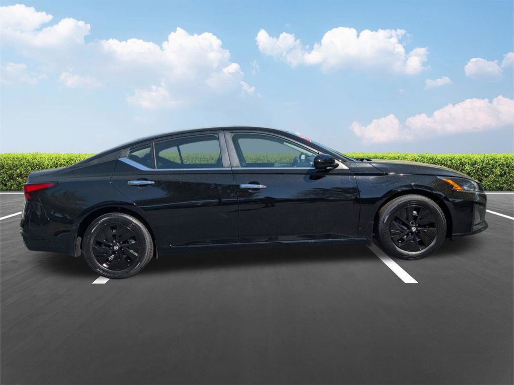 Used 2023 Nissan Altima 2.5 S FWD image 3