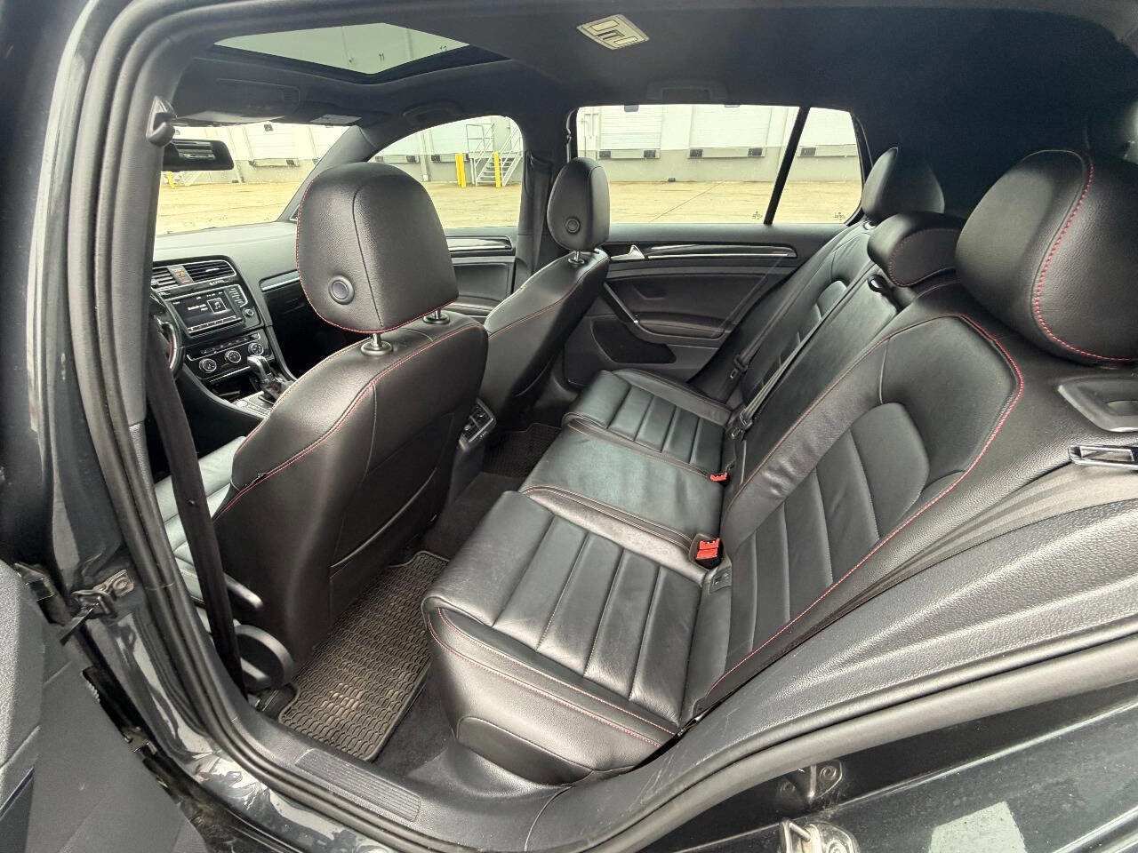 Used 2017 Volkswagen GTI SE image 13
