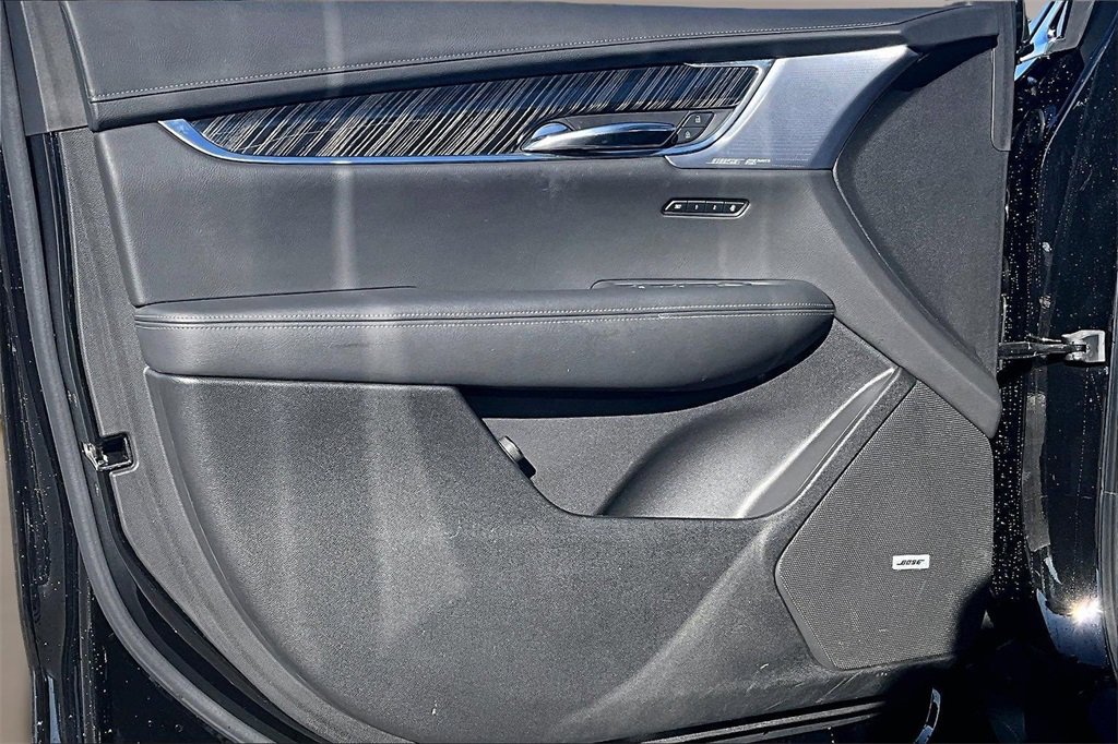 Used 2025 Cadillac XT6 Premium Luxury image 18