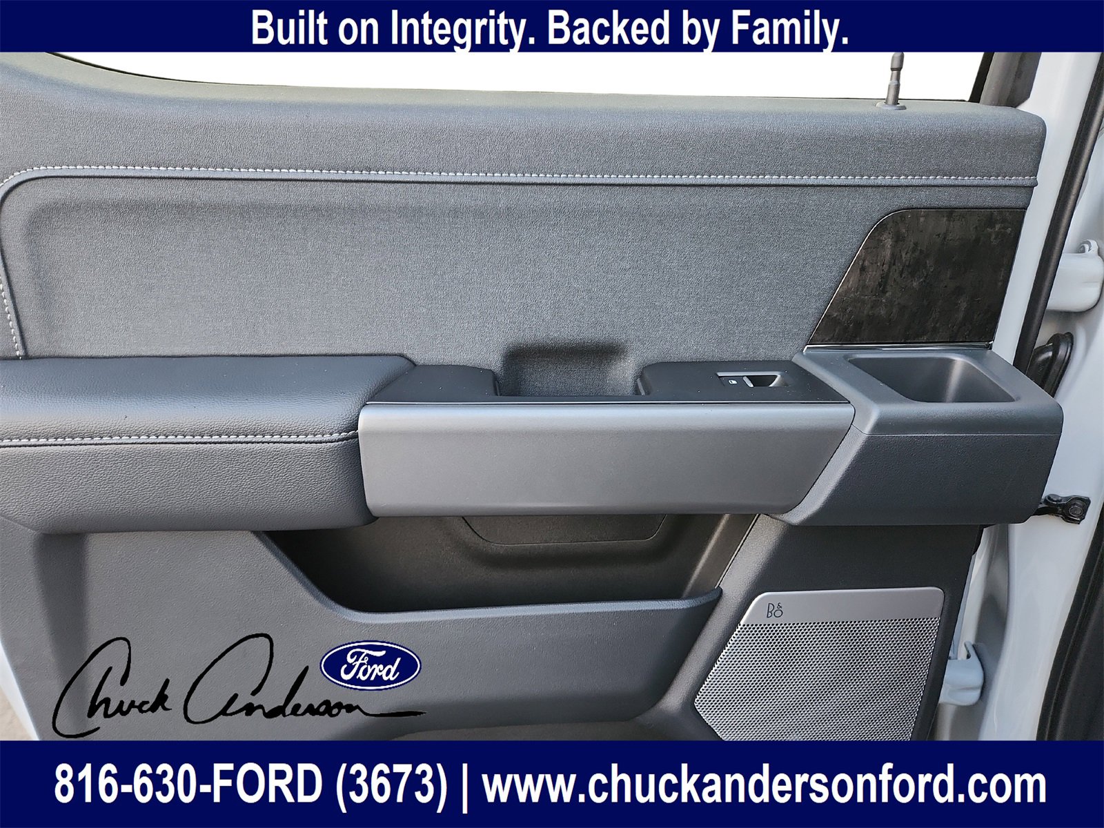 New 2026 Ford F250 Lariat w/ Black Appearance Package image 22