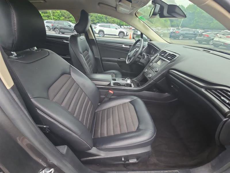Used 2018 Ford Fusion SE image 12