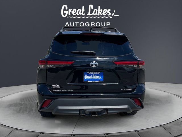Used 2022 Toyota Highlander XLE AWD/4WD image 4