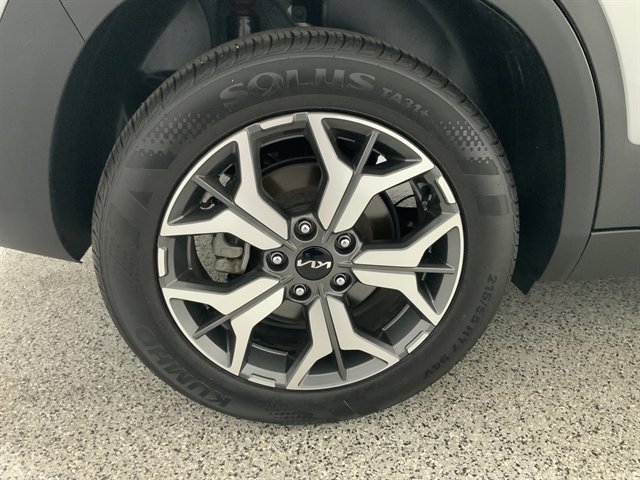 Used 2023 Kia Seltos EX image 12