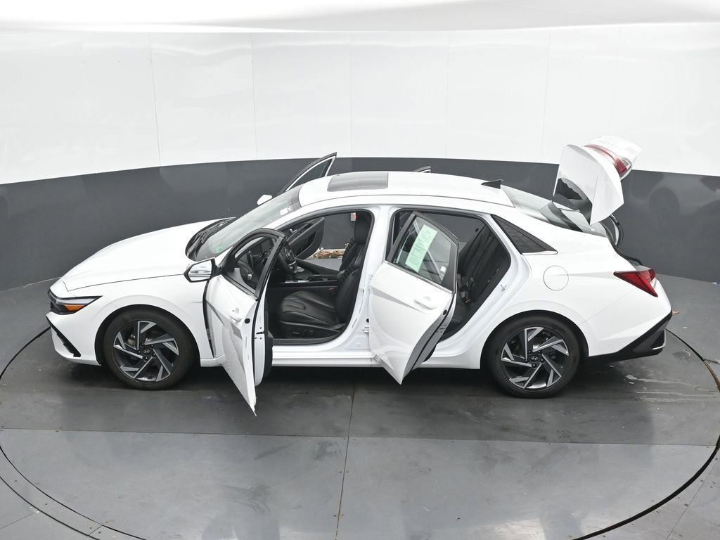 Certified 2025 Hyundai Elantra Limited FWD image 55