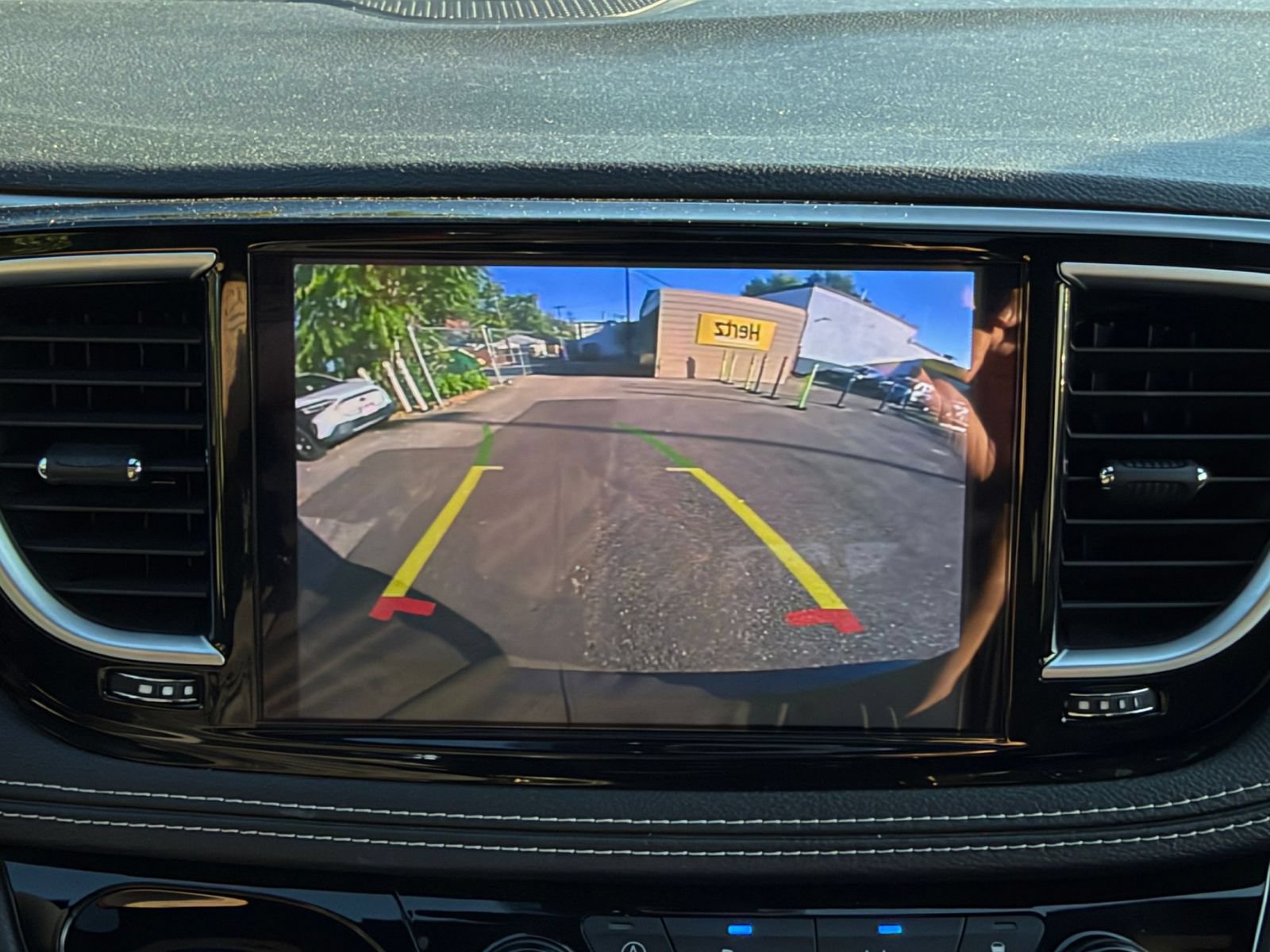 Used 2025 Chrysler Pacifica Limited FWD image 26