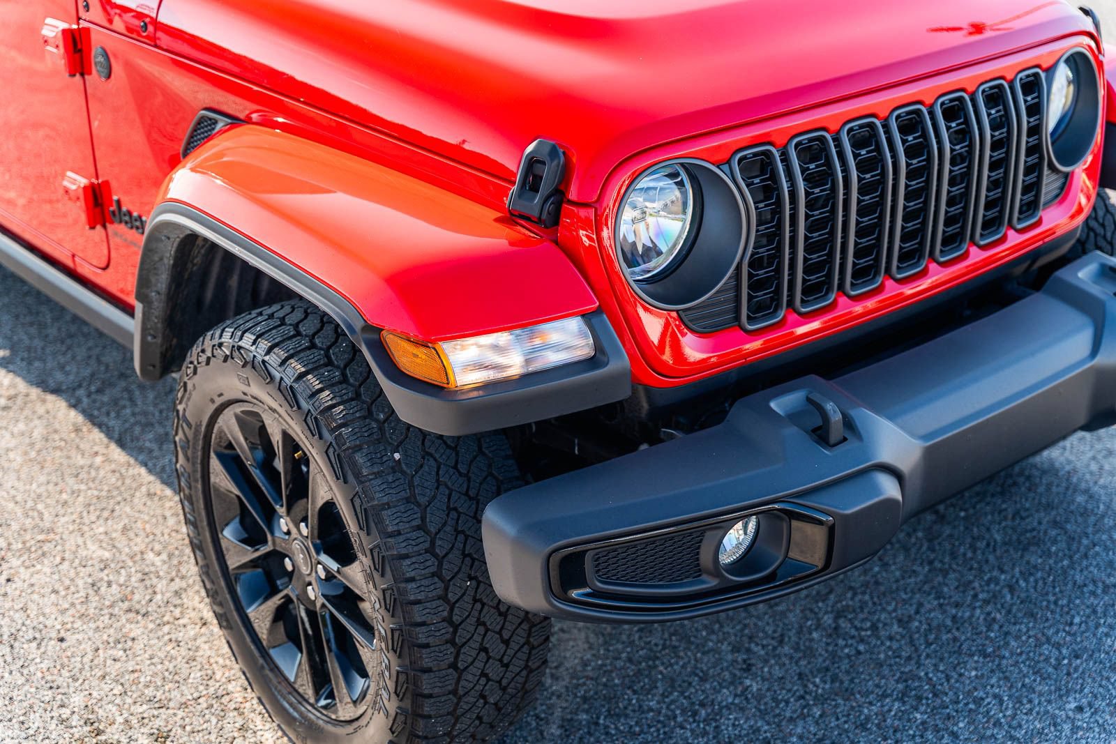 Used 2024 Jeep Gladiator Sport AWD/4WD image 12