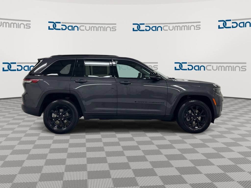 New 2026 Jeep Grand Cherokee Altitude image 9