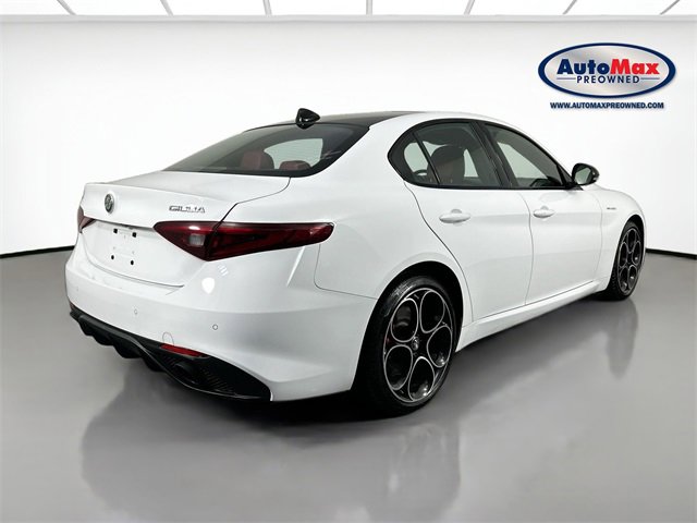 Used 2022 Alfa Romeo Giulia Veloce image 2
