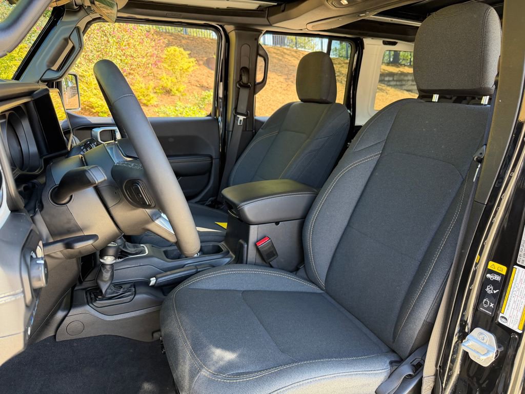 Used 2025 Jeep Wrangler Unlimited Sahara w/ Safety Group image 16
