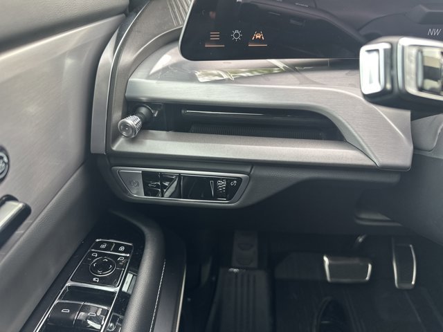 New 2026 Cadillac Vistiq Luxury image 15
