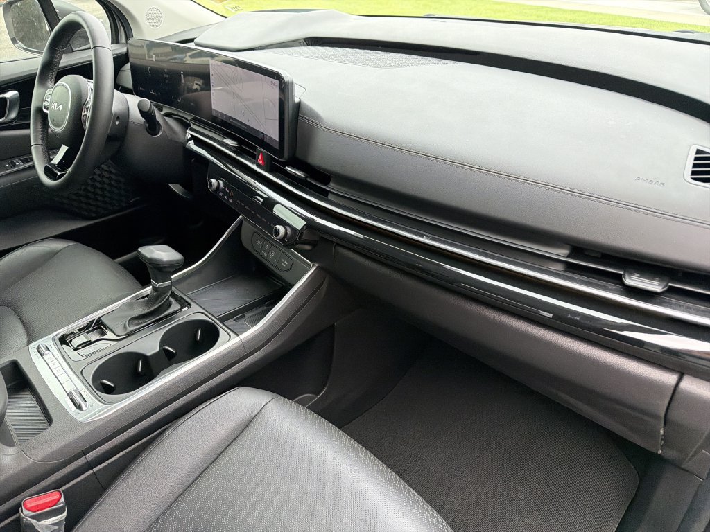 Used 2025 Kia Carnival SX Prestige FWD image 11