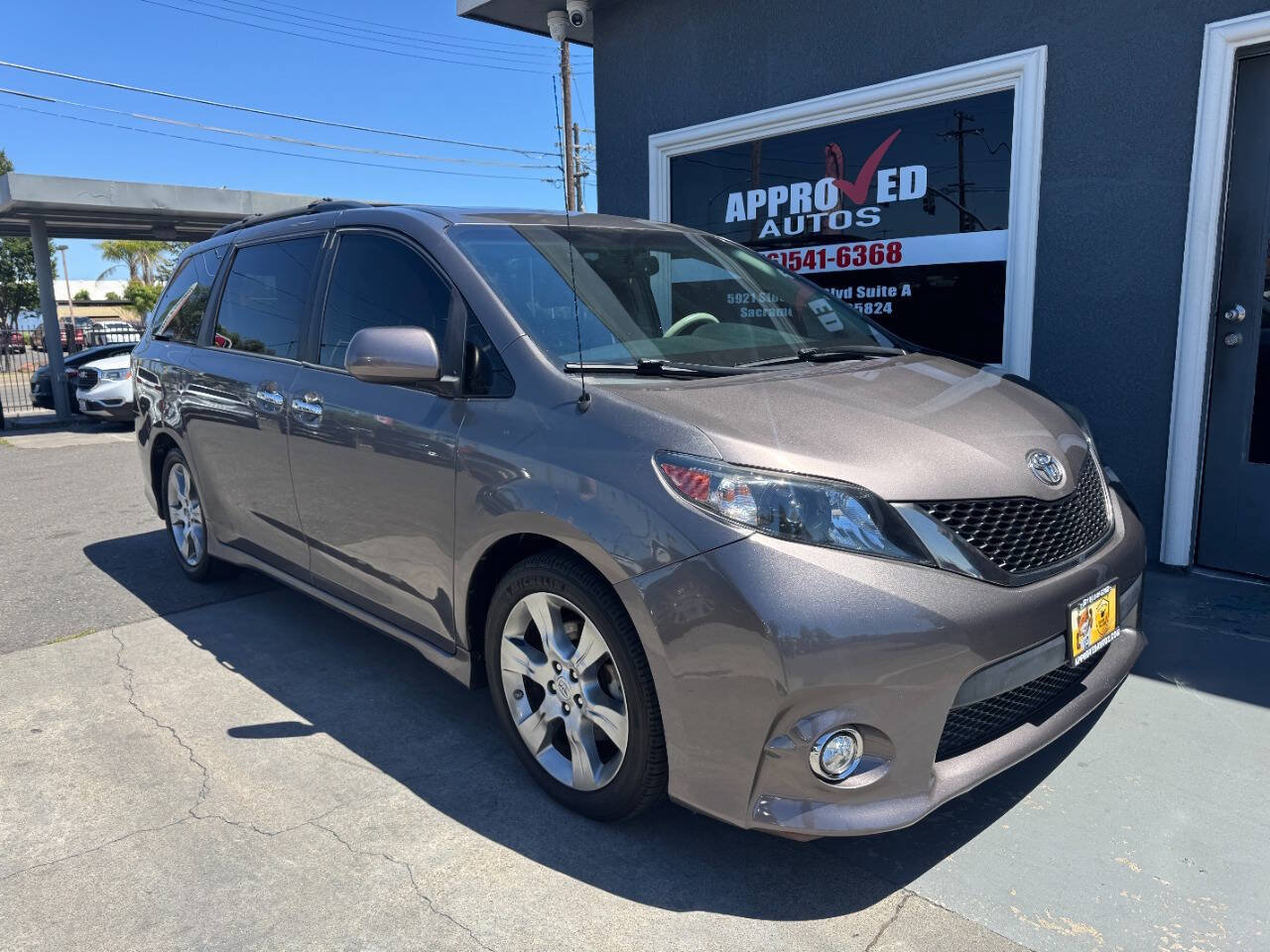 Used 2014 Toyota Sienna SE