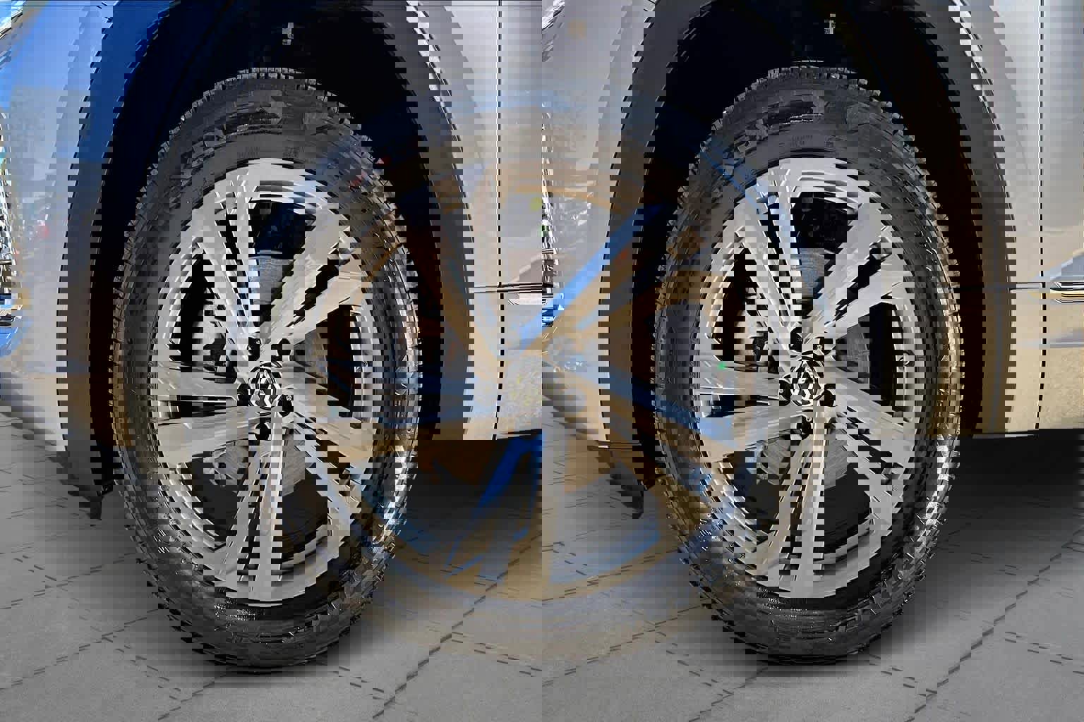 Used 2024 Volkswagen Atlas Cross Sport SEL R-Line image 10