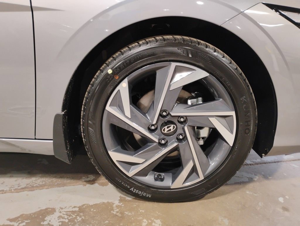 Used 2025 Hyundai Elantra Sport image 21