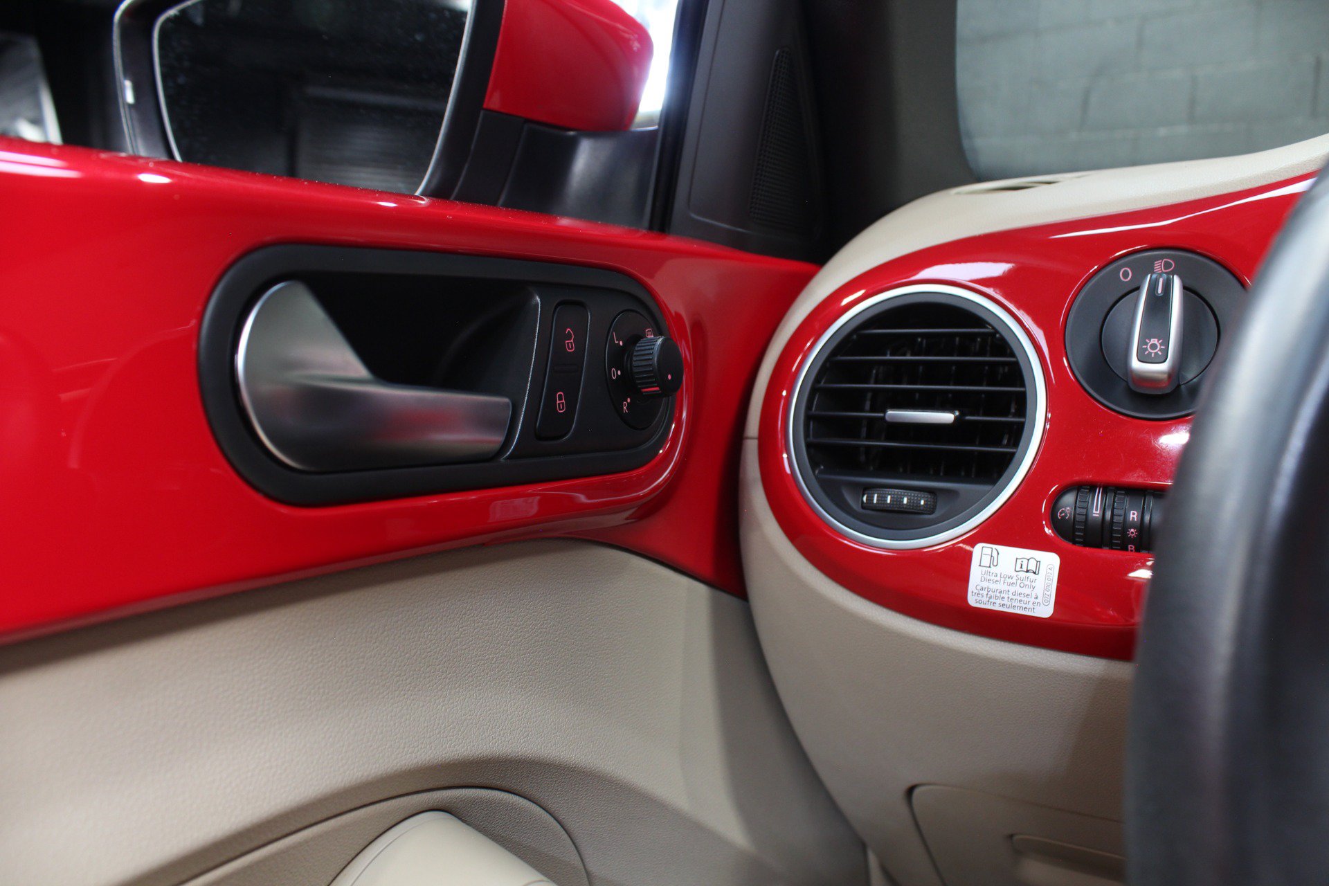 Used 2014 Volkswagen Beetle TDI FWD image 40