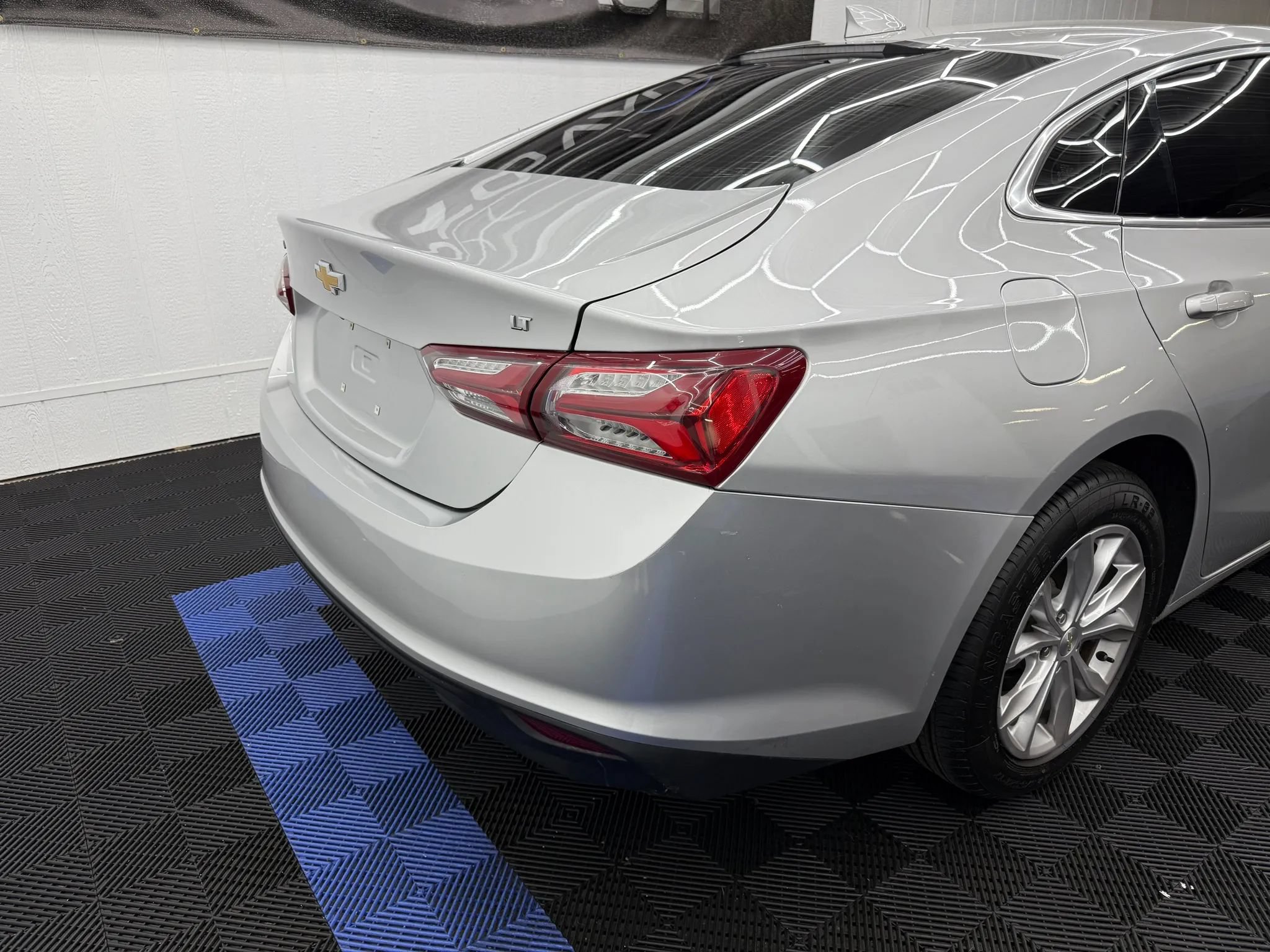 Used 2020 Chevrolet Malibu LT FWD image 3