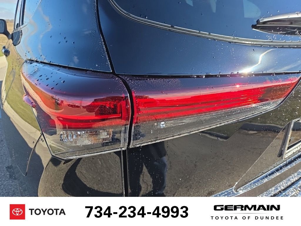 New 2026 Toyota Highlander Platinum image 18