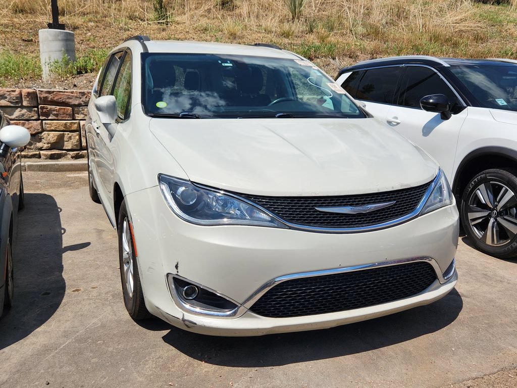 Used 2017 Chrysler Pacifica Touring-L FWD image 11