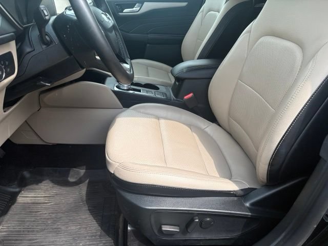 Used 2022 Ford Escape SEL w/ Technology Package AWD/4WD image 10